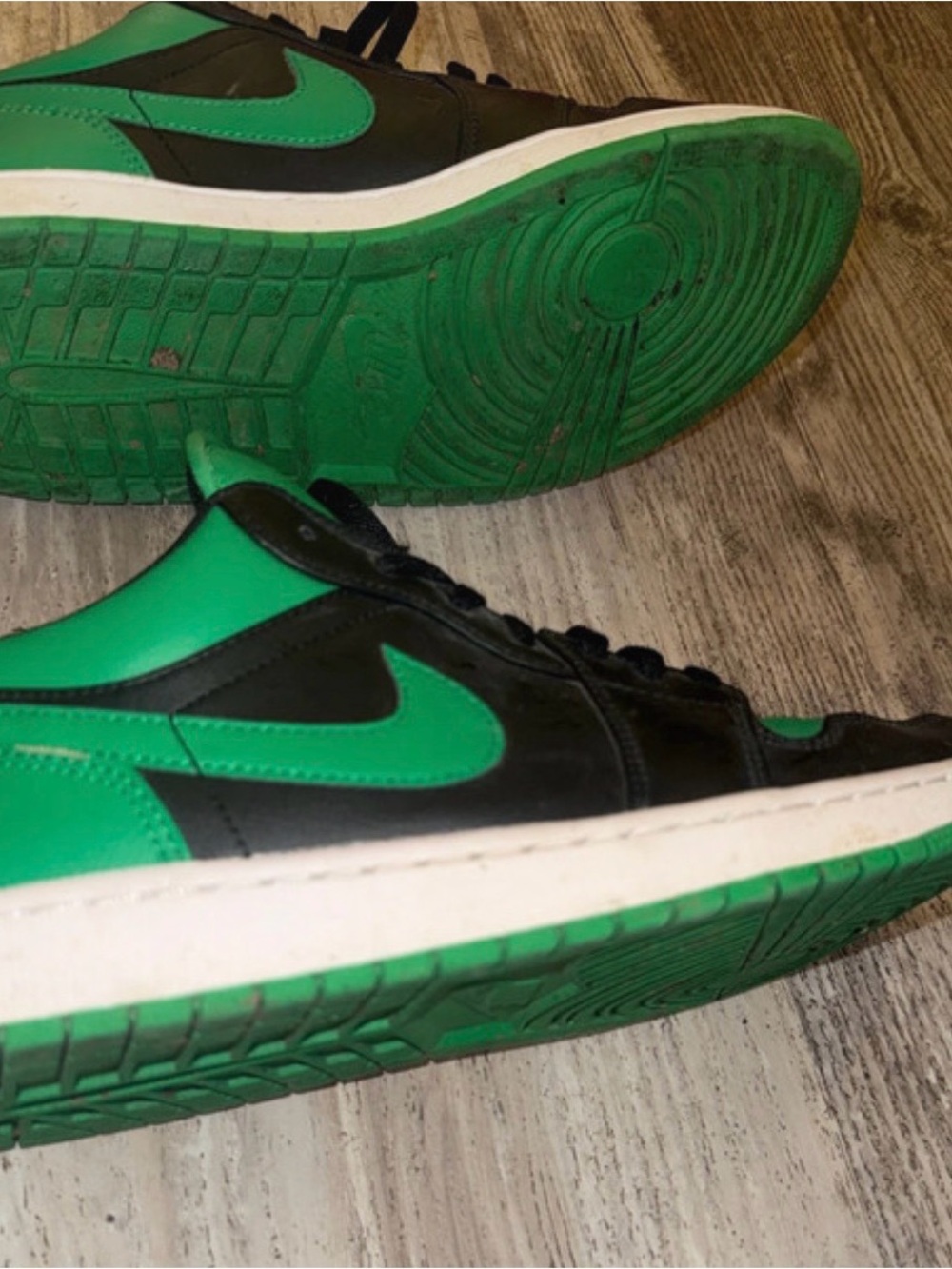 Jordan Low-Top Sneakers in Green and Black - Picture 5 of 5